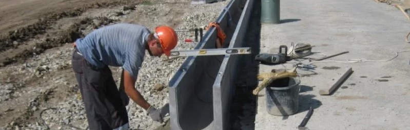 Монтаж кабельных ЖБИ лотков